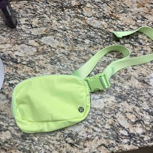 Lululemon Everywhere Belt Bag - Faded Zap